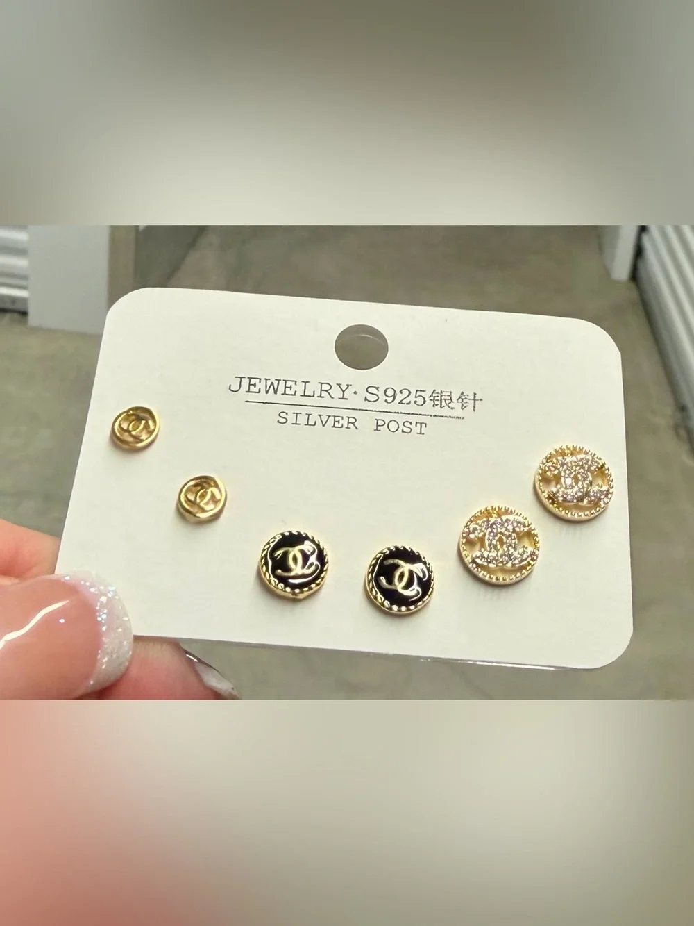 Stud Earrings X3